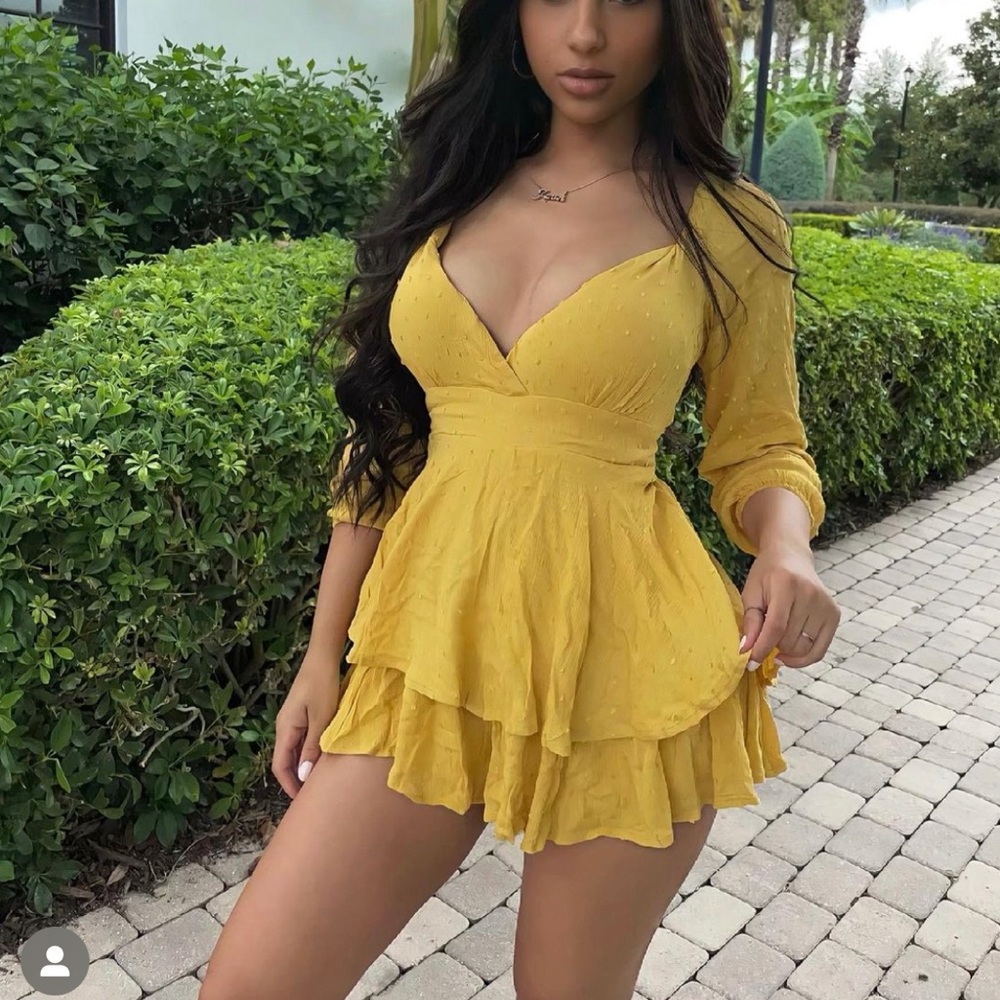 Yellow long sleeve short dress